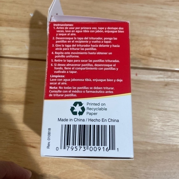 4/$25 Pill crusher & container. Great for anyone who takes medication - Picture 2 of 4